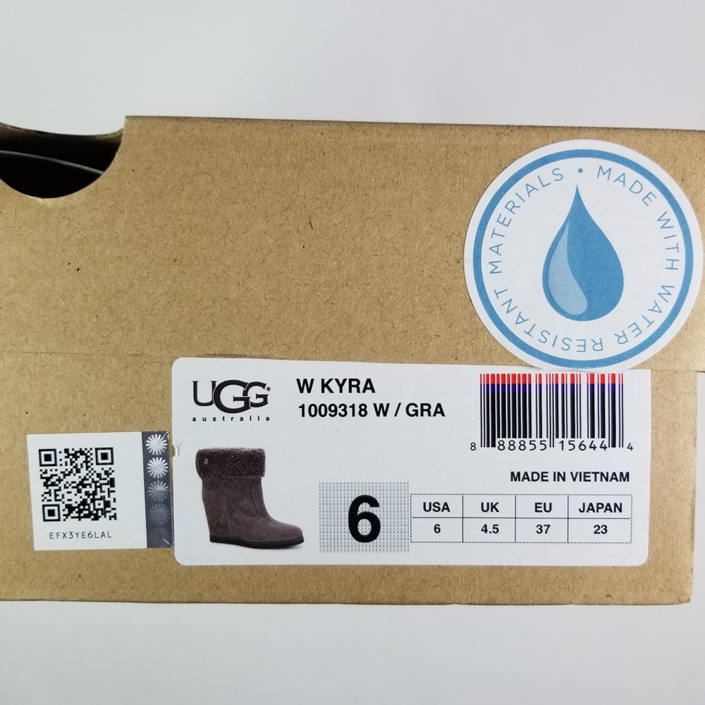 UGG Boots - Picture 2 of 4